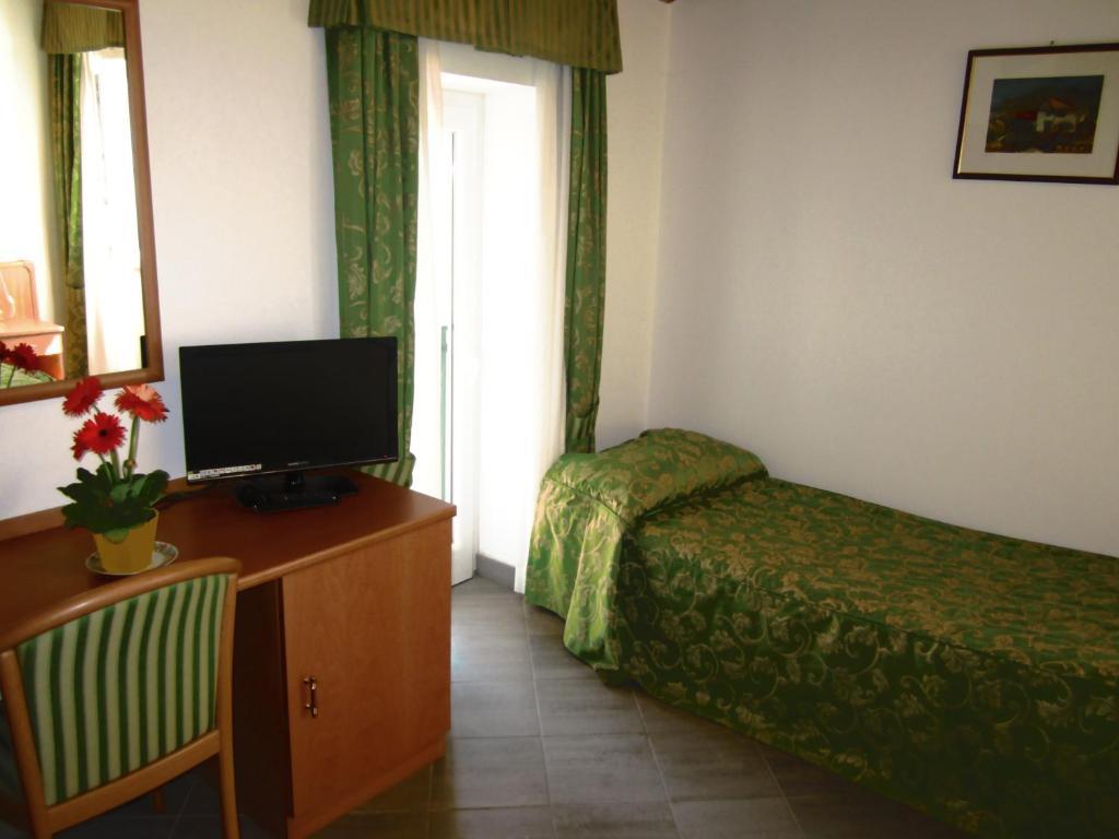 Albergo La Veranda Tavarone Exterior foto